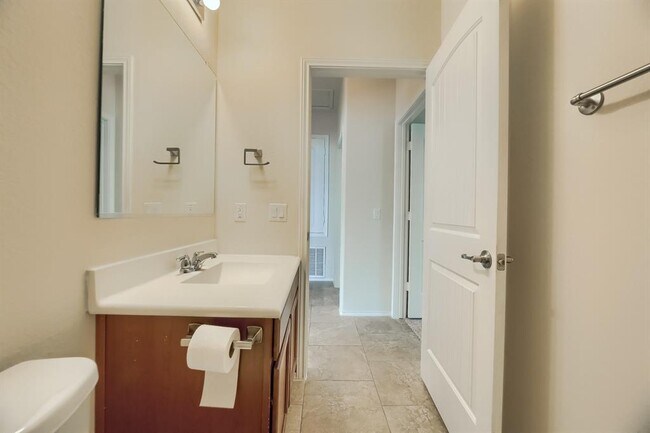 Building Photo - 10001 Pinnacle Crest Loop