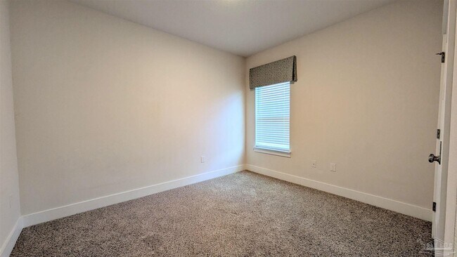 Building Photo - 3333 Southwind Dr