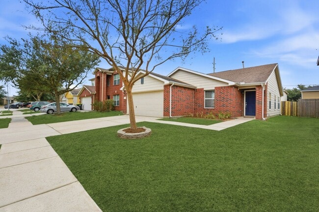 Building Photo - 3023 Legends York Dr