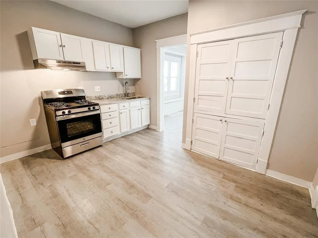 Building Photo - 336 N Riley Ave