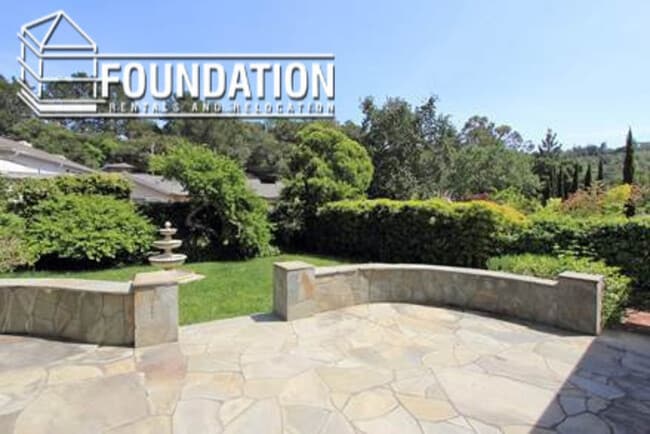 Building Photo - 124 Hilldale Dr