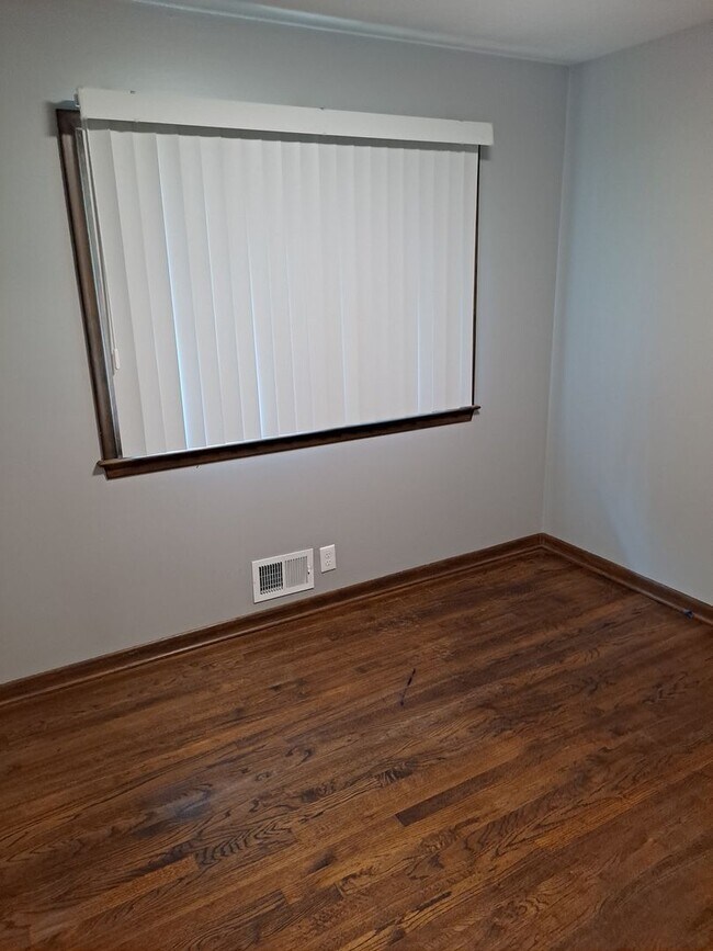 Building Photo - District 66 - 4/2/1 fenced backyard