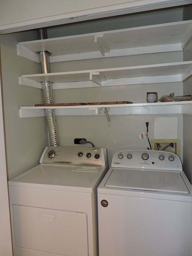 Building Photo - Call 804-642-2106 ofc 9:30 to 2:30