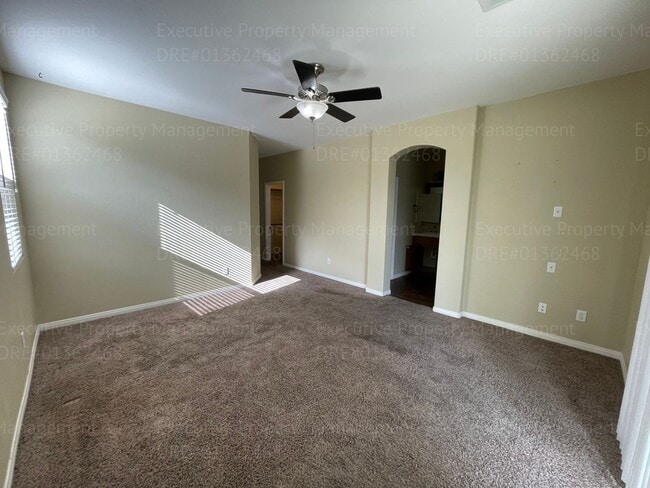 Building Photo - 4 bedrooms/ 2 bathrooms, with a patio.