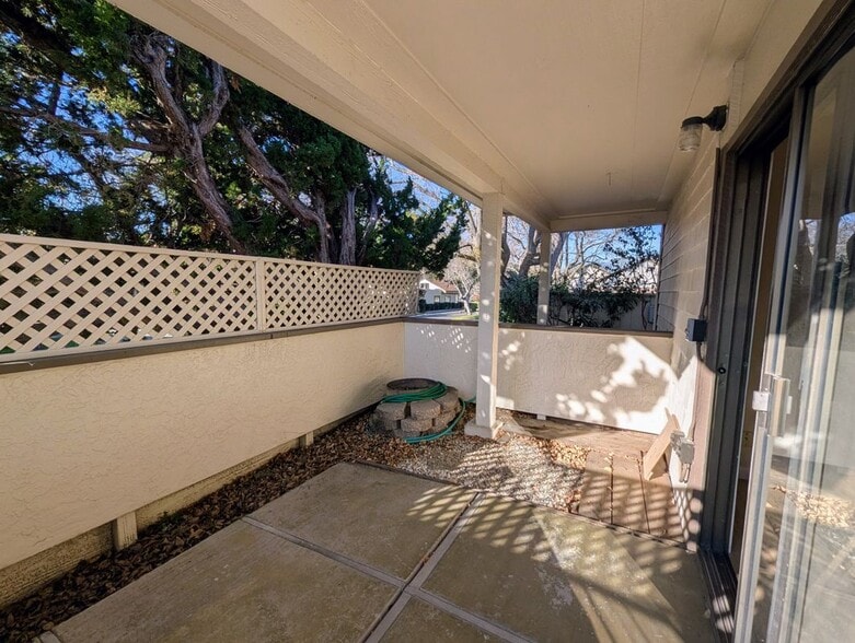 Building Photo - 6091 Montgomery Ct