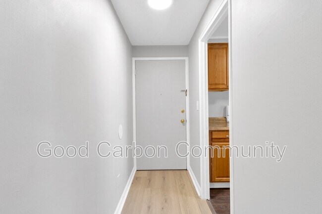 Building Photo - 321 Beattie Ave