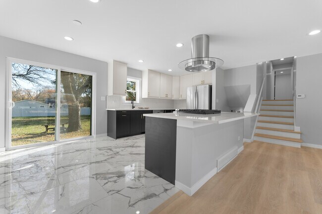 Building Photo - 2N359 Mildred Ave