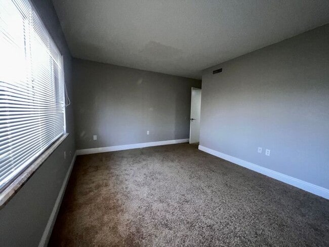 Building Photo - Spacious 3 Bed / 2 Bath Condo in Millenniu...