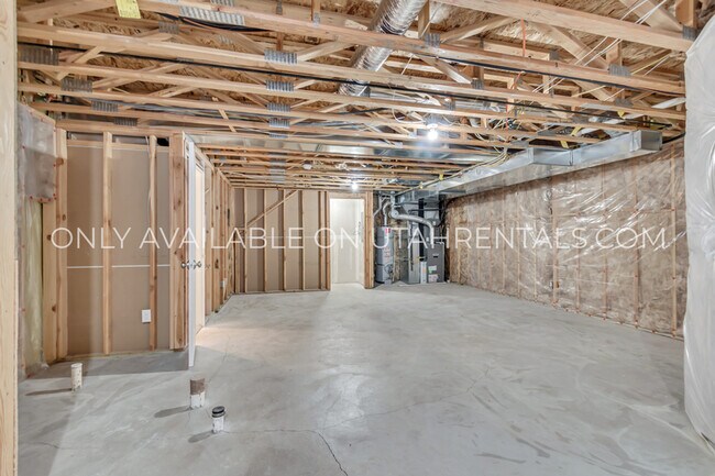 Building Photo - 142 W 3360 N