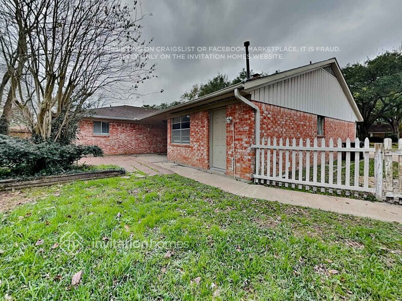 Building Photo - 4707 Lost Oak Dr