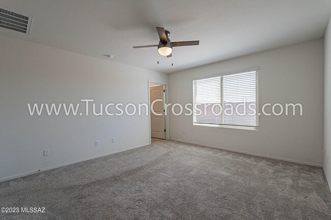 Building Photo - 10611 W Halsey Dr