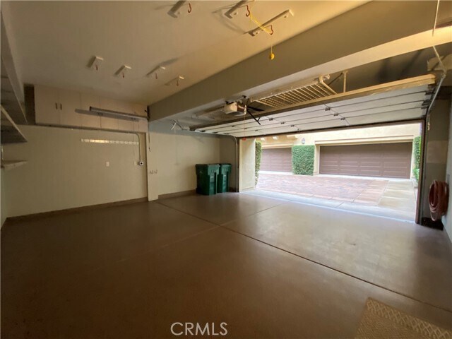 Building Photo - 121 Roadrunner