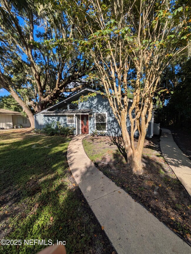 Primary Photo - 10123 Leisure Ln N