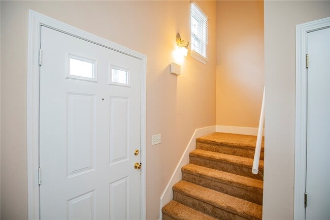 Building Photo - 903 W Peachtree Dr