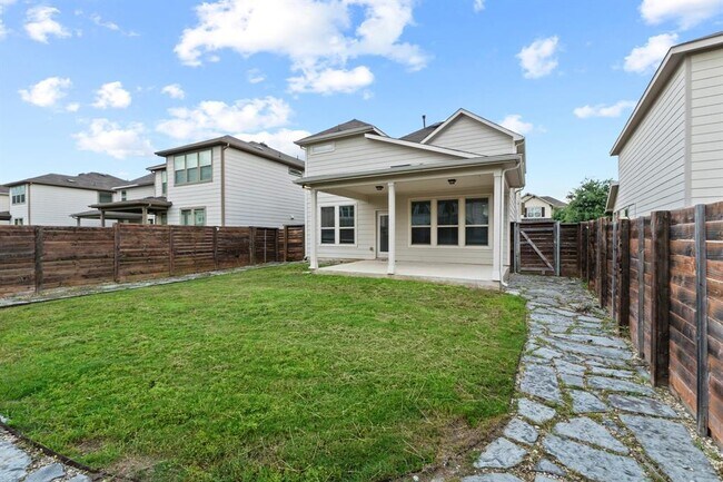 Building Photo - 14011 Hedera Dr