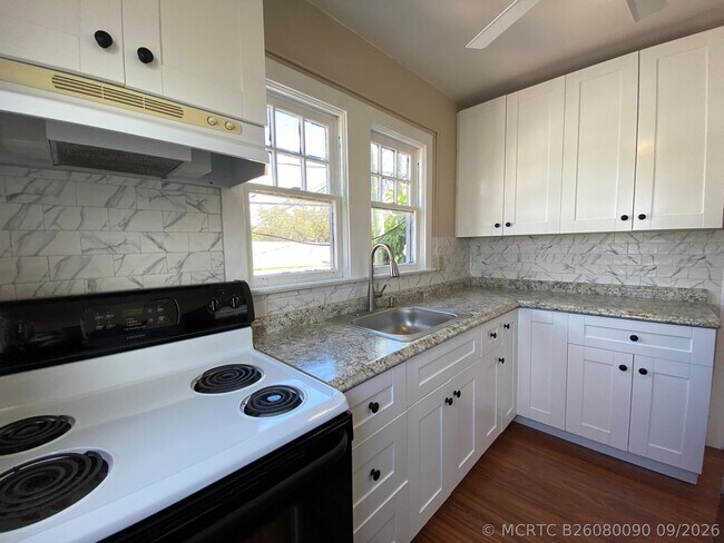 Building Photo - 203 Foresteria Dr