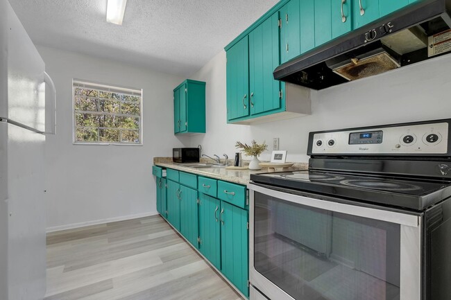 Building Photo - 3421 Sunnyside Dr