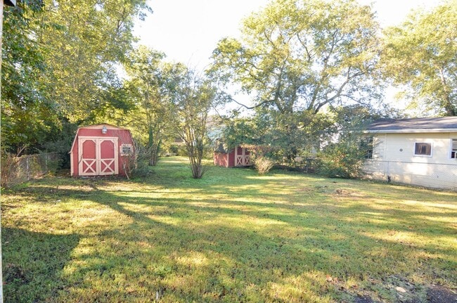 Building Photo - Quaint Charlotte Park Home