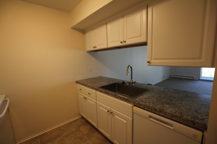 Kitchen - 1080 N Campbell Rd