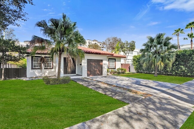 Building Photo - 5721 SW 11th St