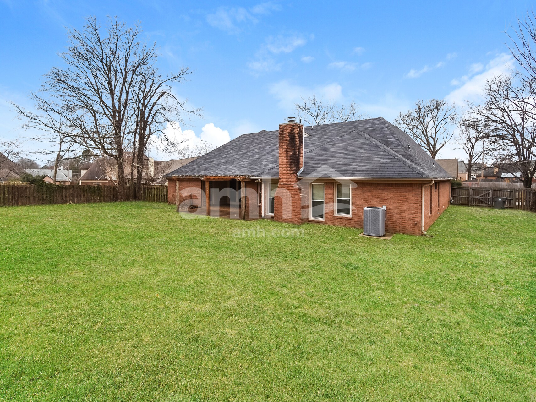 Building Photo - 1926 Bohemia Dr