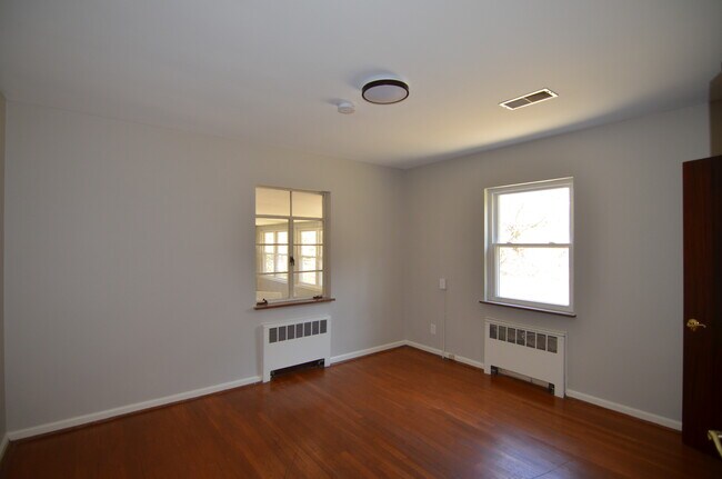 Building Photo - 2620 Losantiville Ave