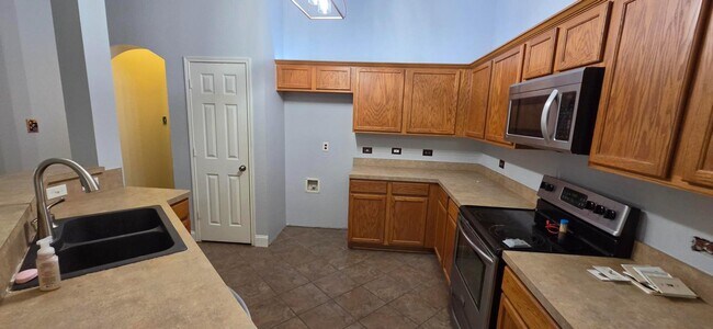Building Photo - 113 Yosemite Ln