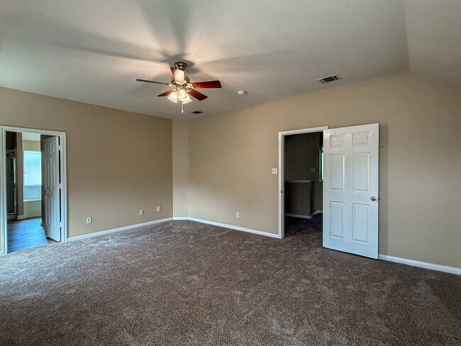 Building Photo - 340 Meadow Park