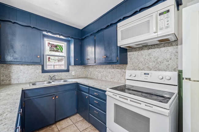 Building Photo - 2213 27th St