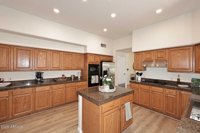 Building Photo - 333 N Pennington Dr