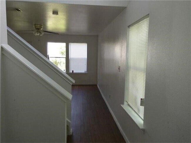 Building Photo - 1027 Sagewood Trail