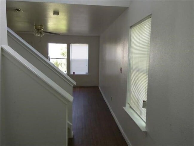 Building Photo - 1027 Sagewood Trl