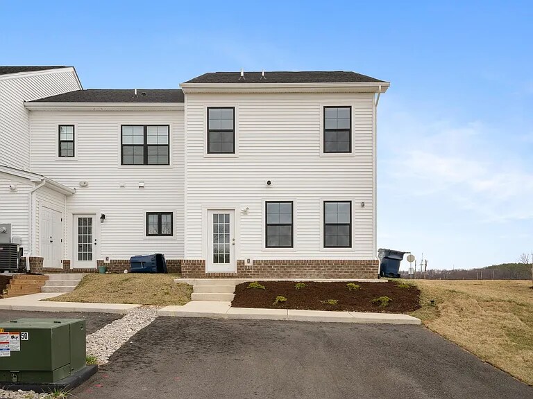 Building Photo - 2005 Kyles Wy