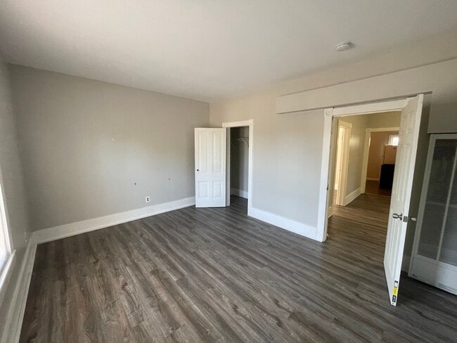 Building Photo - Downtown Sparta Two Bedroom Upper Unit