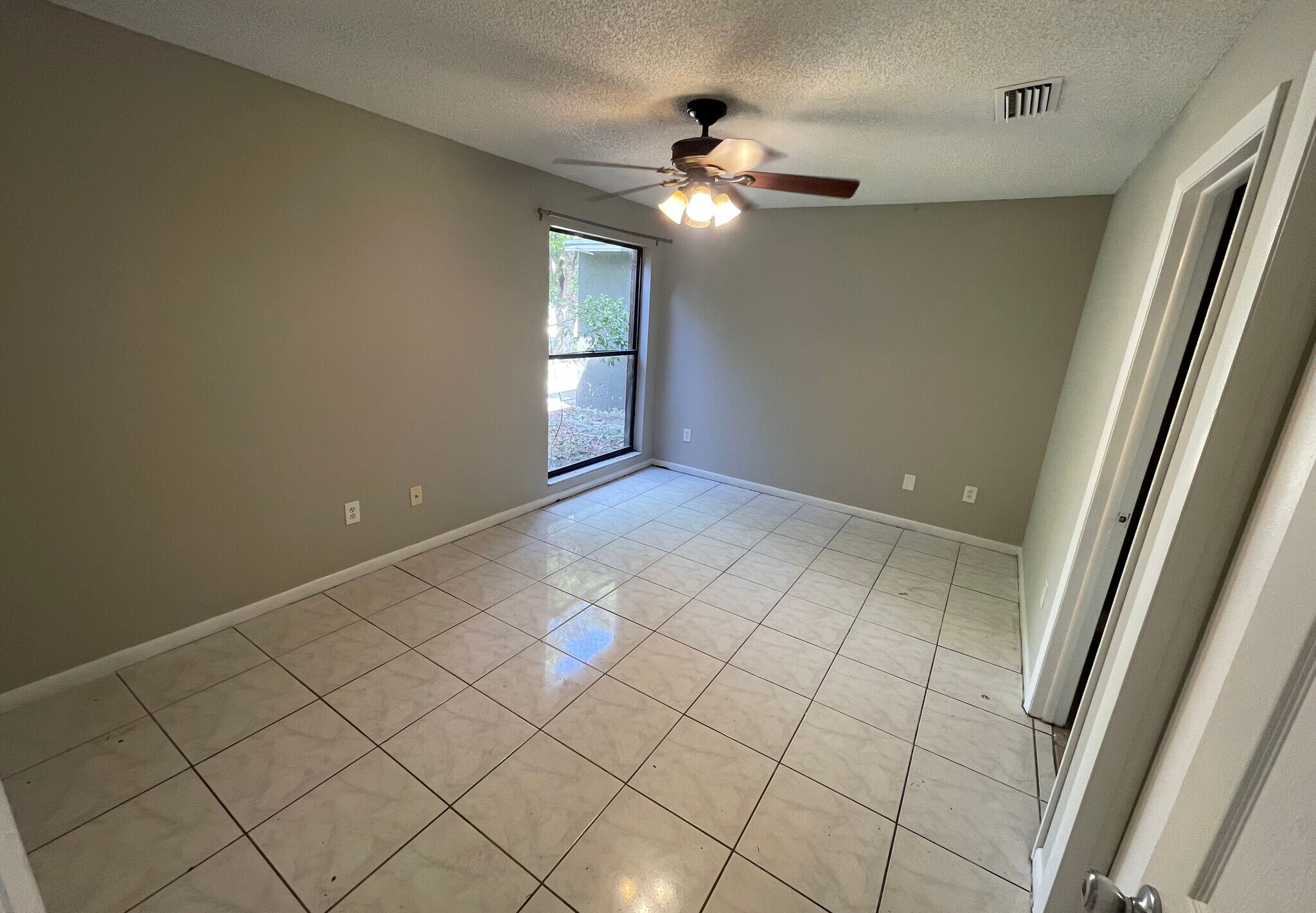 Building Photo - 17419 Dumont Dr