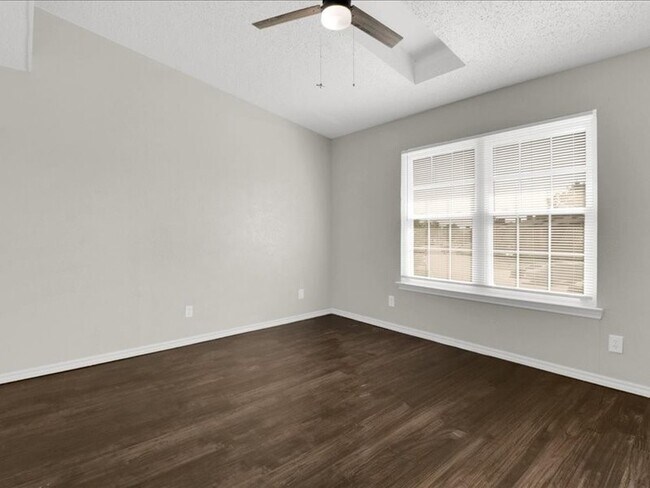 Building Photo - 1005 Vedral Pl