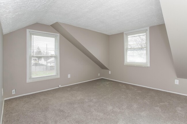 Building Photo - 1028 Midland Ave