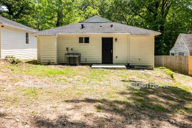 Building Photo - 450 Paines Ave NW