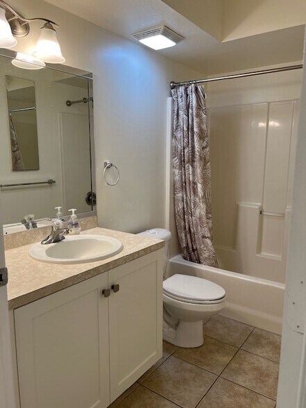 Building Photo - 4935 Sandra Bay Dr