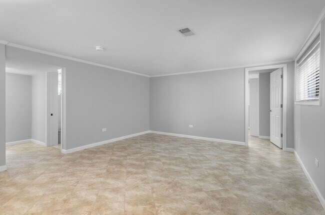 Building Photo - 608 Lavergne Ave