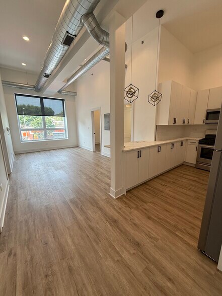 Building Photo - 4735 N Artesian Ave