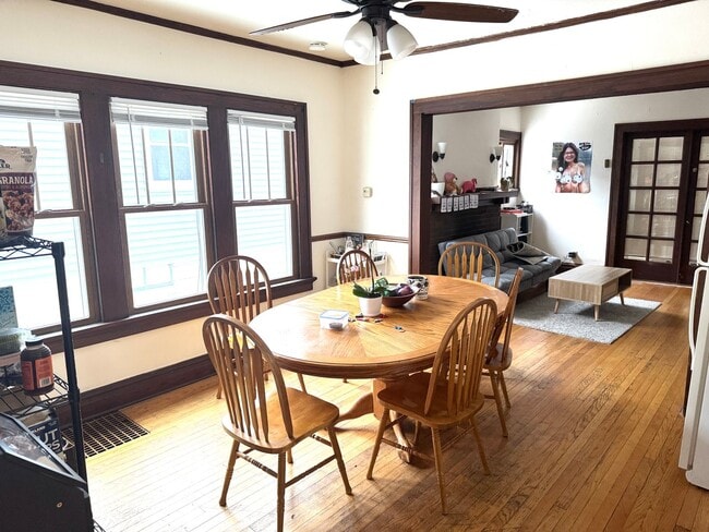 Building Photo - 6BR/2.5BA Prime Location Next to Camp Randall