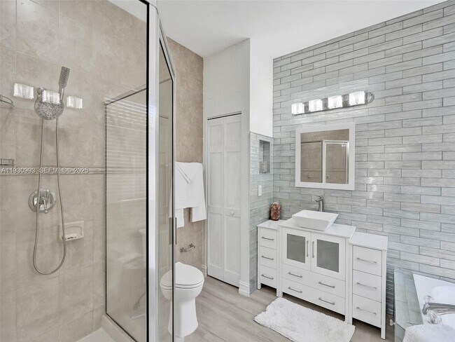 Building Photo - 4310 NW 63rd Ave