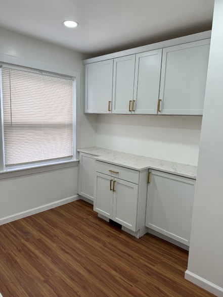 Building Photo - 17179 Ontario St