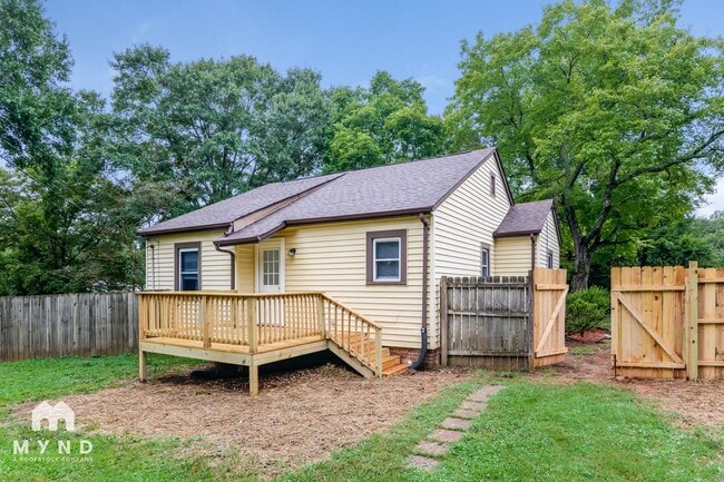 Building Photo - 400 Cherry St