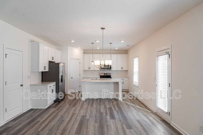 Building Photo - 3378 Skyland Dr