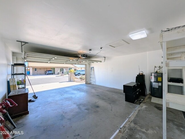 Building Photo - 10044 N 39th Ln