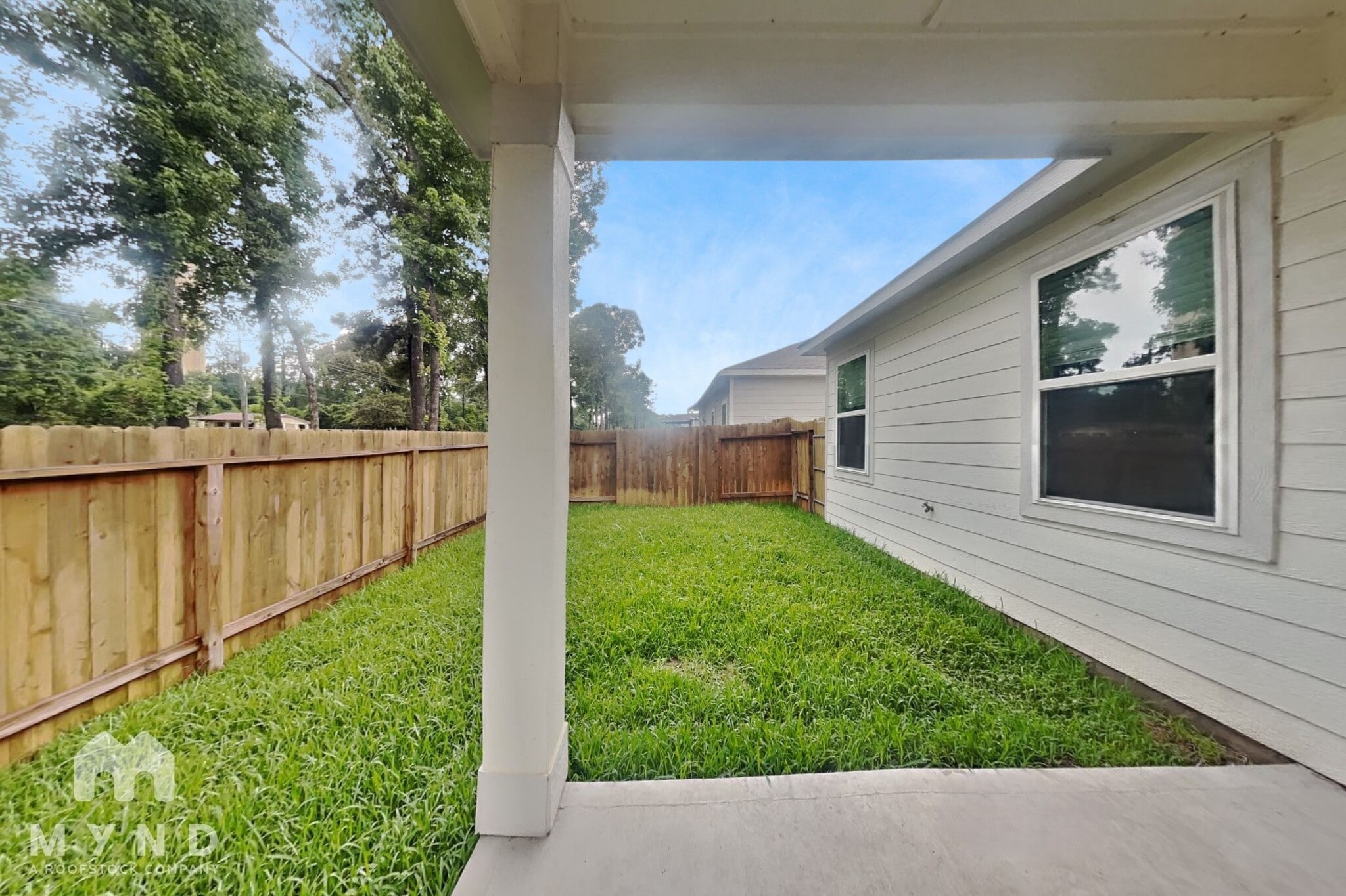 Building Photo - 15431 Maple Ter Dr