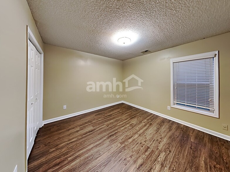 Building Photo - 3041 Andora Dr SW