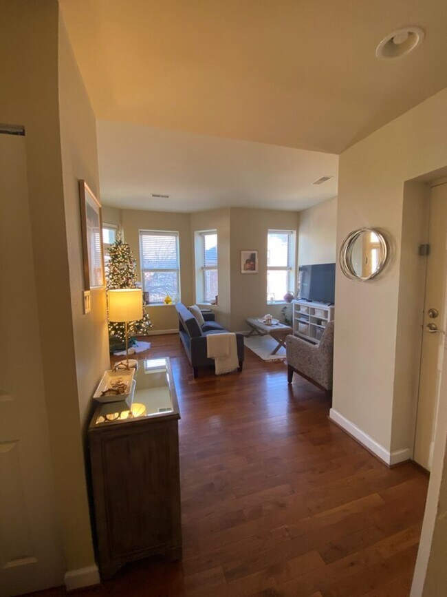 Building Photo - 627 Clara Ave